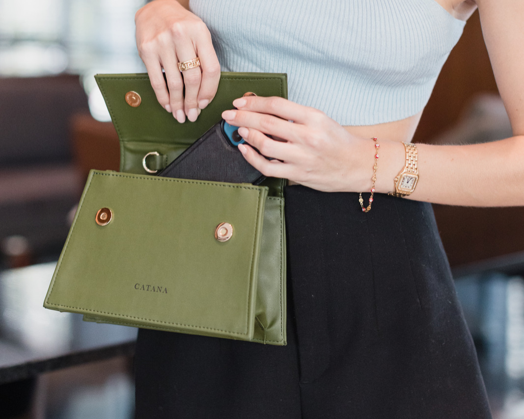 The Catana Clutch
